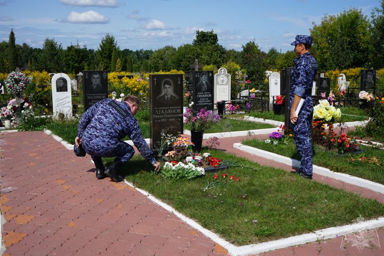 В Рязани почтили память сотрудника вневедомственной охраны, погибшего от рук бандитов 20 лет назад
