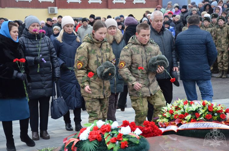 Подшефный класс Управления Росгвардии по Рязанской области принял участие в открытии в Сасове обновленного мемориального комплекса «Вечный огонь»