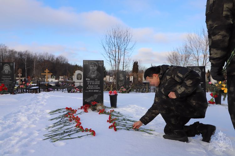 Офицеры рязанского СОБР почтили память погибшего сослуживца