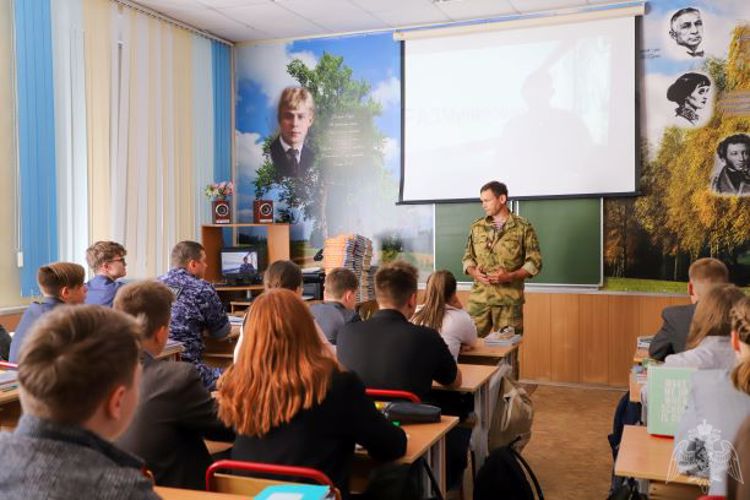 В Рязанской области сотрудники Росгвардии провели уроки мужества, приуроченные ко Дню солидарности в борьбе с терроризмом