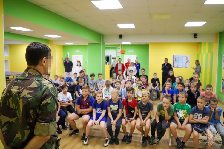 В Рязани офицер СОБР провел урок безопасности в спортивной школе