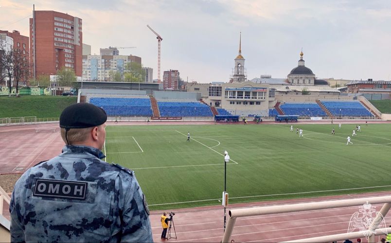 СОТРУДНИКИ РОСГВАРДИИ НАПОМИНАЮТ БОЛЕЛЬЩИКАМ О ПРАВИЛАХ ПОВЕДЕНИЯ НА ФУТБОЛЬНЫХ МАТЧАХ