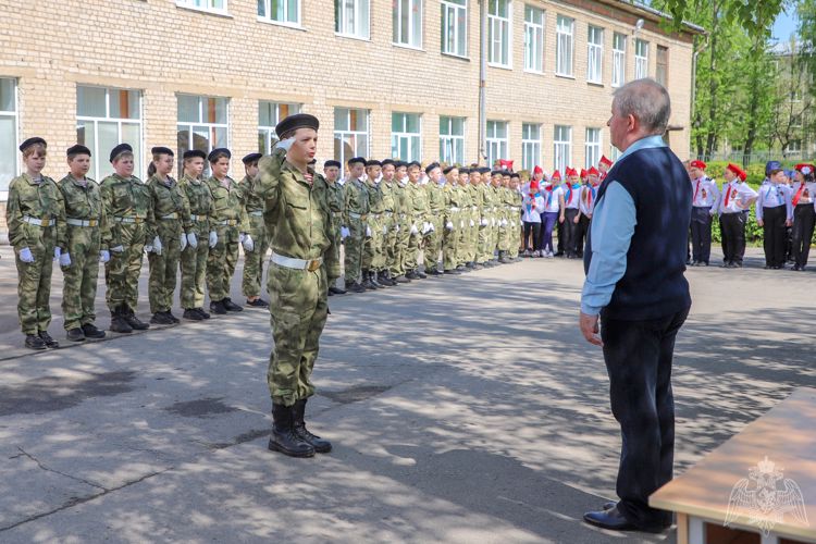 Военнослужащие Росгвардии вошли в состав жюри конкурса смотра строя и песни в рязанской школе №38