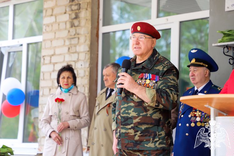 В Рязанской области при поддержке ветеранов Росгвардии открыли мемориальную доску Роману Ражеву, погибшему при исполнении воинского долга