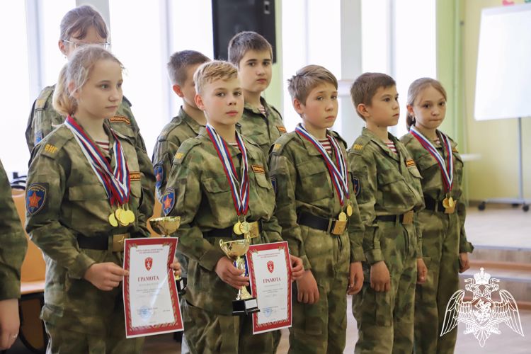 В Рязани сотрудники Росгвардии провели спортивный праздник для учащихся подшефного класса