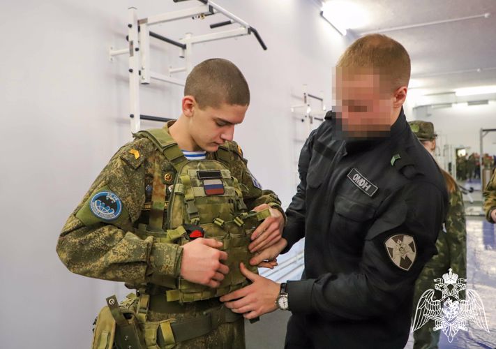 В Рязани школьники побывали в гостях у спецподразделения Росгвардии