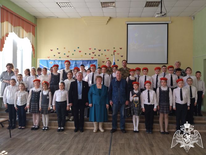 В преддверии Дня защитника Отечества сотрудники и ветераны Росгвардии провели уроки мужества для рязанских школьников