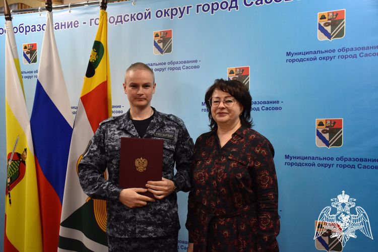 В Сасове сотрудников Росгвардии с профессиональным праздником поздравила глава администрации города