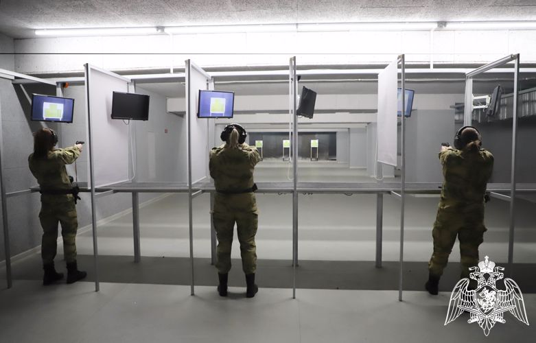 В преддверии Международного женского дня женщины, проходящие службу в Управлении Росгвардии по Рязанской области, посоревновались в стрельбе 