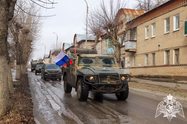 Вернувшийся из района СВО спецназовец Росгвардии впервые увидел своих новорожденных сыновей