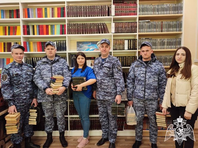 Сотрудники Росгвардии передали несколько сотен книг в библиотеки Рязанской области