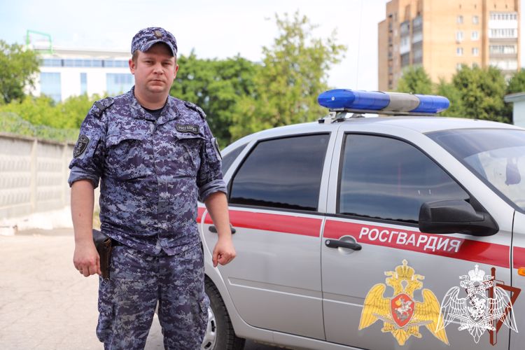 Сотрудник Росгвардии спас на пожаре семью в Рязанской области