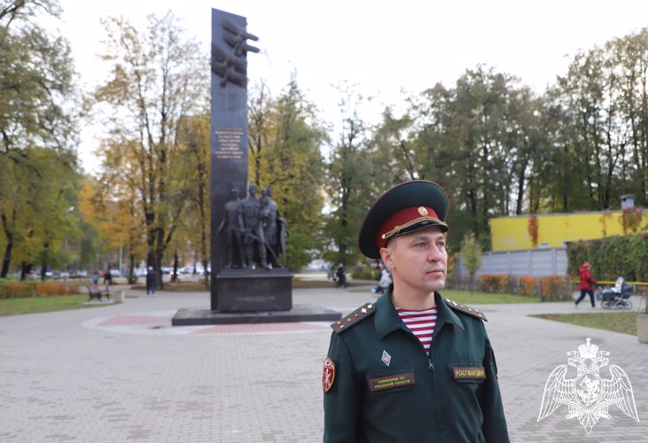 В Рязани росгвардеец прочитал стих в День белых журавлей