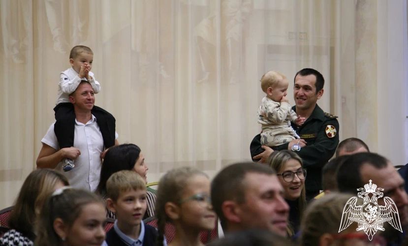 Уполномоченный по правам ребенка вручила благодарности многодетным отцам, проходящим службу в Росгвардии