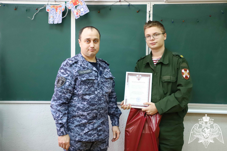 В Рязани сотрудники Росгвардии провели урок правовой грамотности для подшефного класса 
