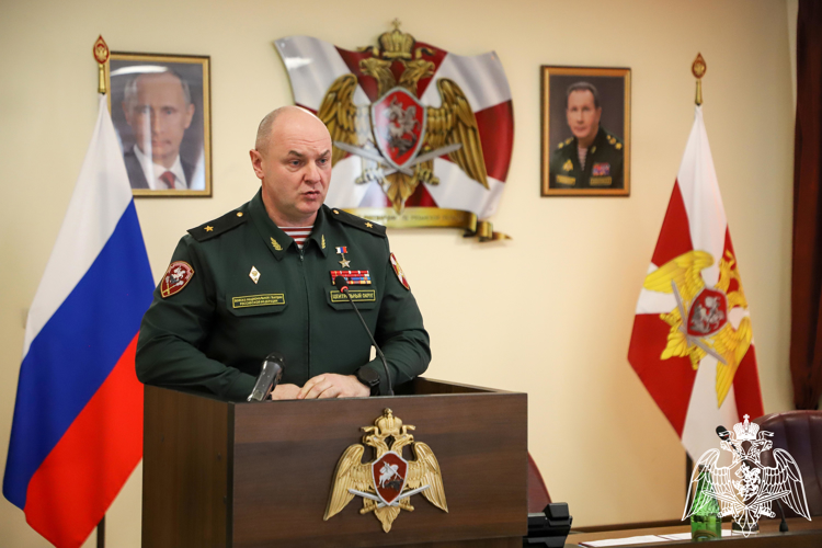 Герой России генерал-майор Вячеслав Пытков вручил награды рязанским сотрудникам подразделений лицензионно-разрешительной работы и государственного контроля Росгвардии