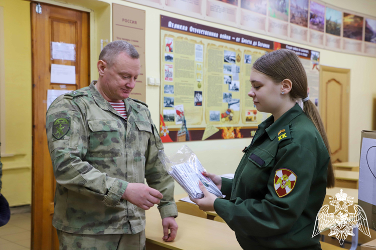Рязанские школьники написали письма росгвардейцам, выполняющим задачи в зоне специальной военной операции