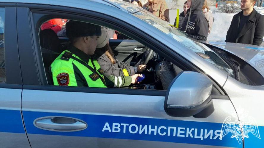 Сотрудники Росгвардии напомнили рязанским школьникам о правилах безопасности на дорогах