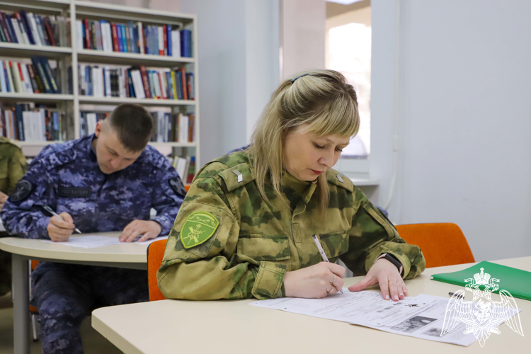 В Рязани 50 сотрудников и военнослужащих Росгвардии написали «Диктант Победы»