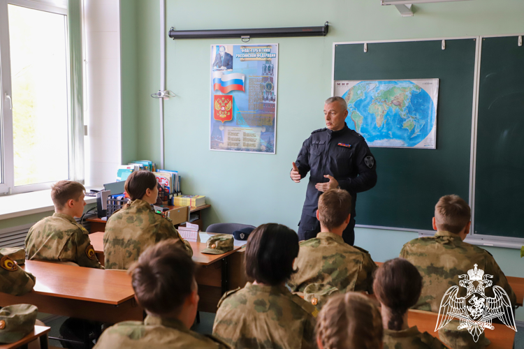 Воспитанники подшефного Росгвардии отряда школы №106 города Сасова приняли участие в военно-тактической игре