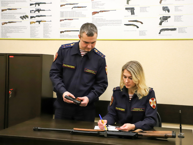 Cотрудники подразделений лицензионно-разрешительной работы Управления Росгвардии по Рязанской области подвели итоги работы за 10 месяцев 2024 года
