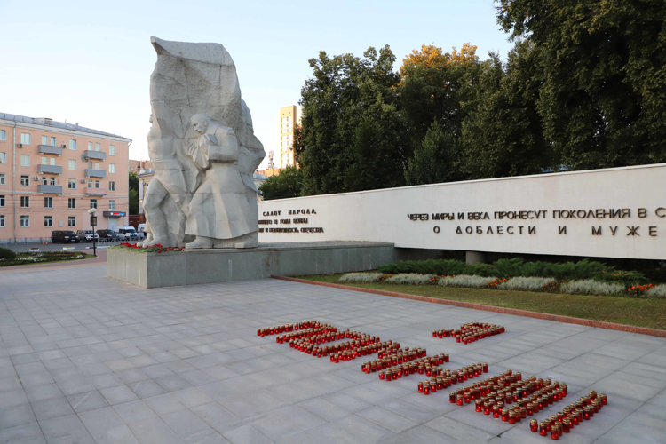 Руководство Управления Росгвардии по Рязанской области приняло участие в акции «Свеча памяти» и церемонии возложения цветов, посвященной Дню Памяти и Скорби  