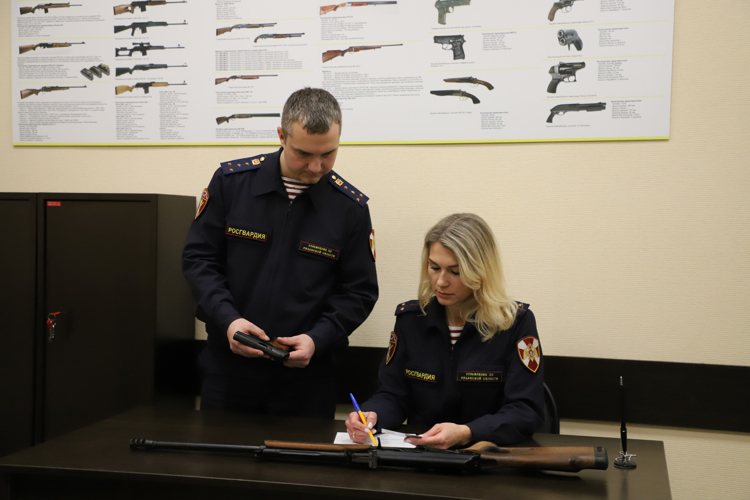 C начала года сотрудники Росгвардии провели 7 тысяч проверок условий хранения гражданского оружия в Рязанской области