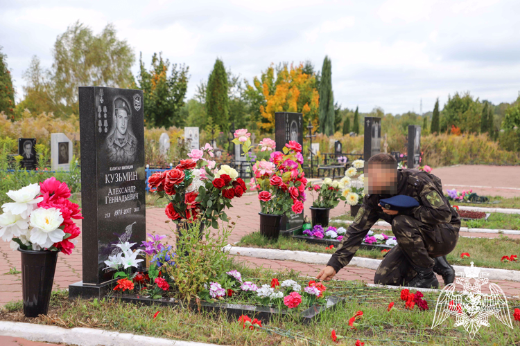  Сотрудники СОБР Управления Росгвардии по Рязанской области почтили память погибшего в 2007 году сослуживца
