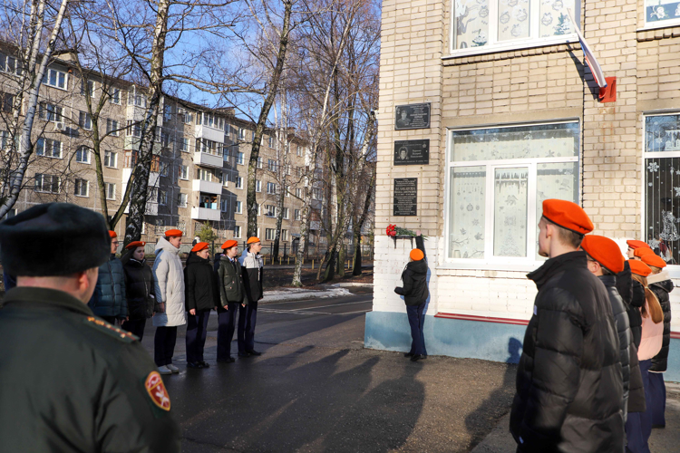 В рязанской школе №47 почтили память офицера СОБР Росгвардии, погибшего при исполнении служебного долга на Северном Кавказе