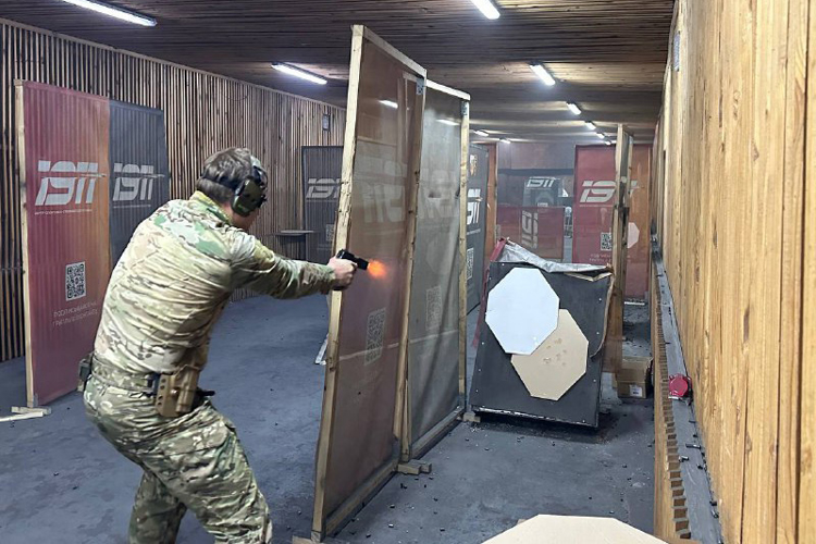 Команда рязанского СОБР одержала победу на турнире по практической стрельбе, посвященном Дню войск национальной гвардии Российской Федерации