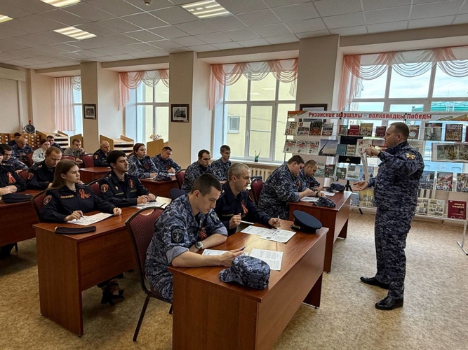 В Рязани росгвардейцы и подшефные школьники написали Диктант Победы