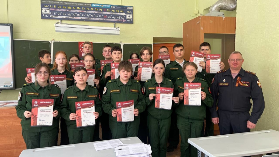 В Рязани росгвардейцы и подшефные школьники написали Диктант Победы