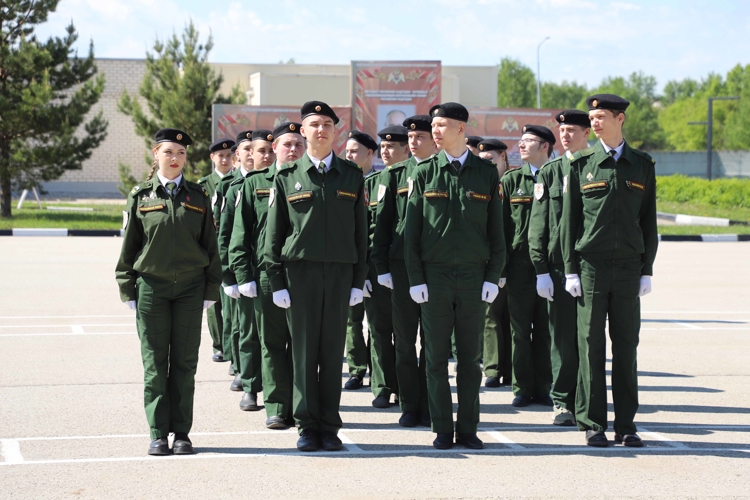 В Рязани воспитанники подшефных Росгвардии классов приняли участие в военно-спортивной игре