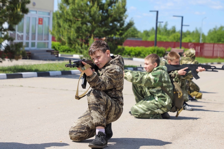 В Рязани воспитанники подшефных Росгвардии классов приняли участие в военно-спортивной игре