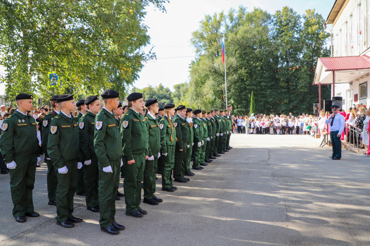 Росгвардейцы поздравили воспитанников подшефных классов школы №38 города Рязани с Днём знаний