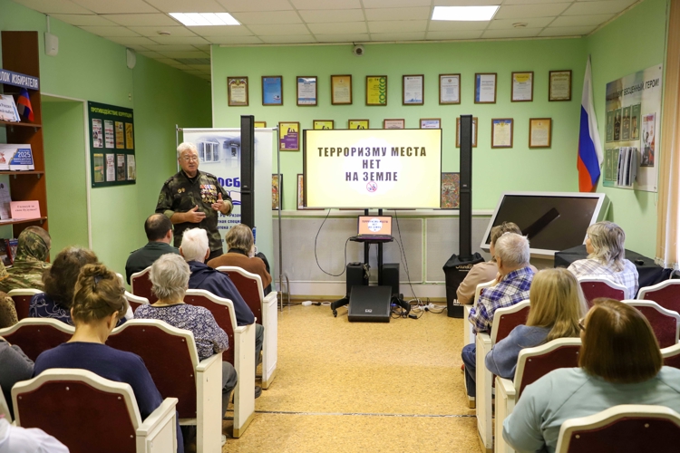 Cотрудники Росгвардии провели антитеррористическую беседу для читателей Рязанской областной библиотеки для слепых