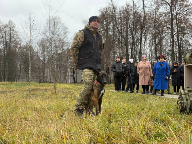 В Рязанской области сотрудники Росгвардии провели мастер-класс для будущих кинологов