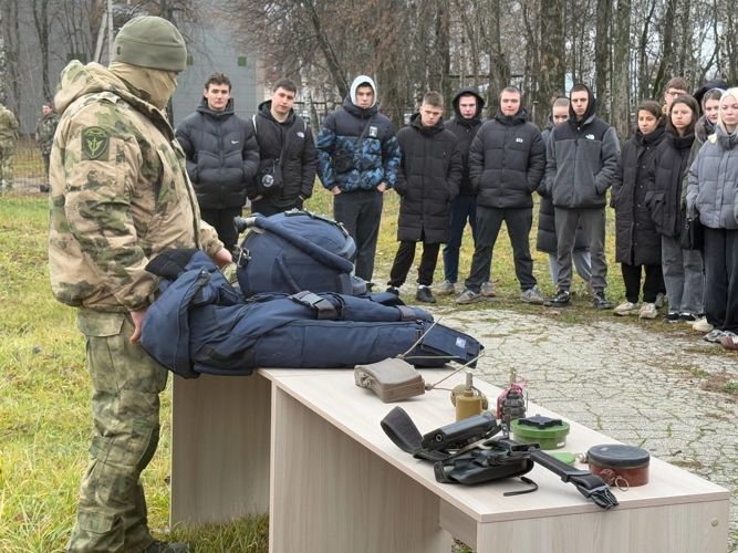 В Рязанской области сотрудники Росгвардии провели мастер-класс для будущих кинологов