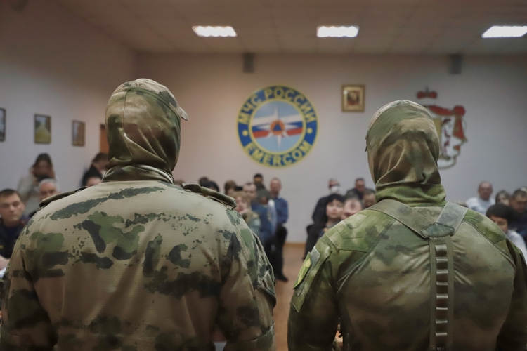 Сотрудники Управления Росгвардии по Рязанской области провели урок мужества коллегам из МЧС  
