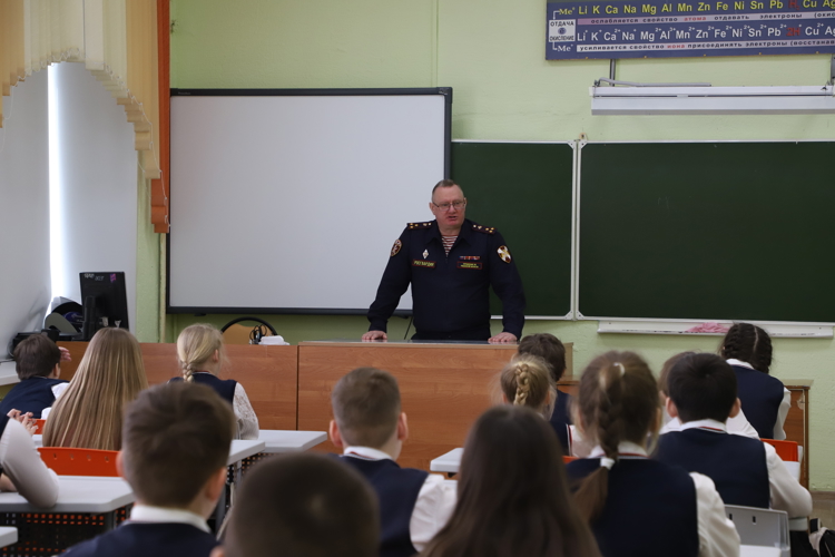 Уроки мужества для рязанских школьников школы №38 и патриотическое выступление учеников