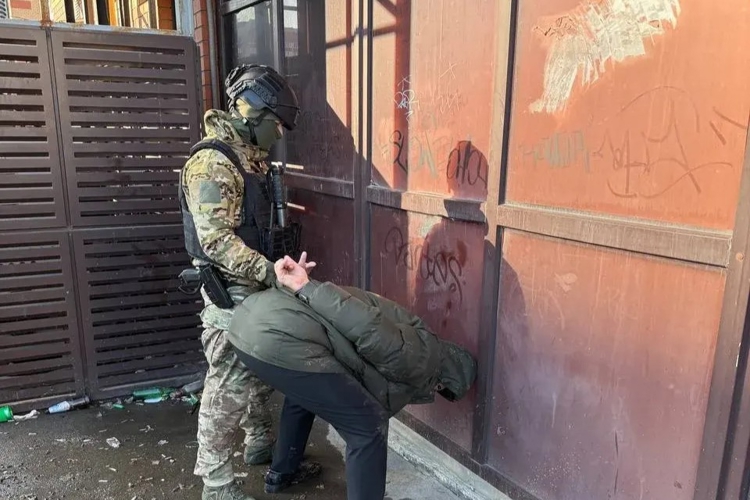 При силовой поддержке спецназа Росгвардии задержали двух вымогателей на улице Рязани