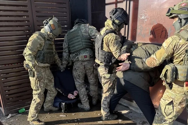 При силовой поддержке спецназа Росгвардии задержали двух вымогателей на улице Рязани