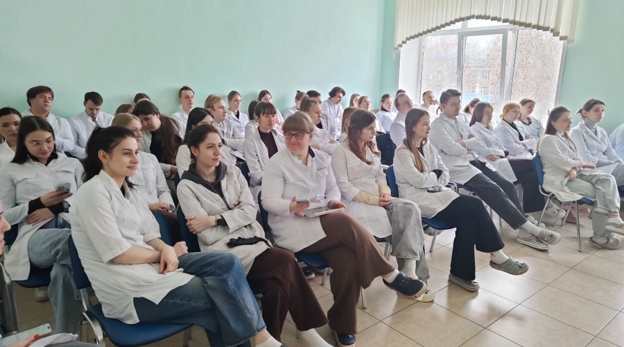 Сотрудники Росгварди рассказали будущим медицинским специалистам о службе в ведомстве 