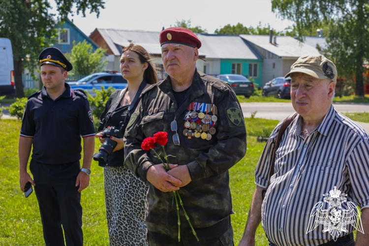 «Герои живут среди нас»: представитель Управления Росгвардии принял участие в памятной встрече в Рязани