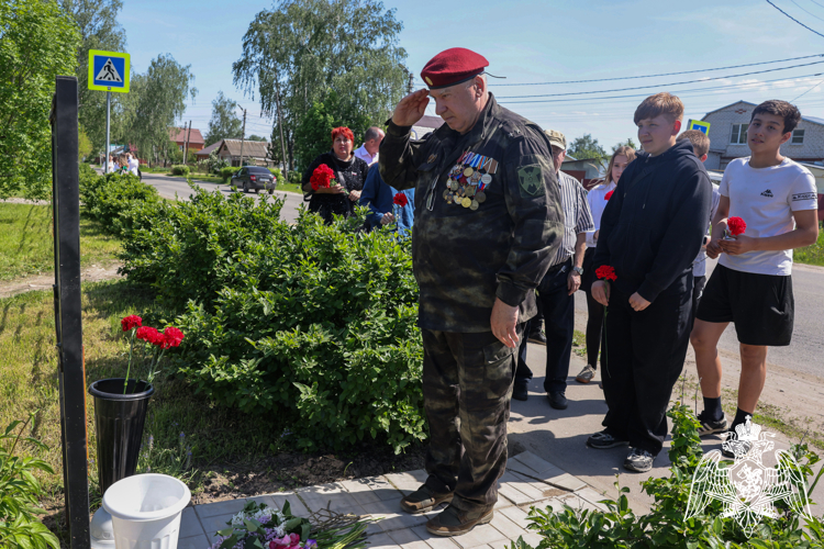 «Герои живут среди нас»: представитель Управления Росгвардии принял участие в памятной встрече в Рязани