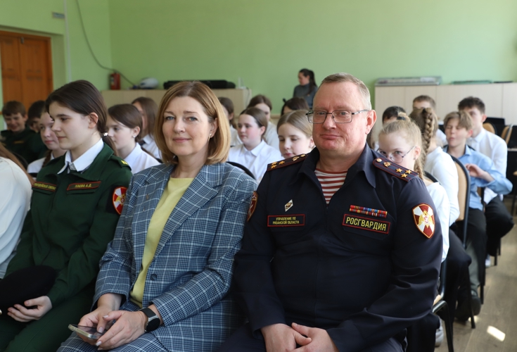 В Рязани ученики кадетских классов Росгвардии стали участниками патриотического конкурса - выразительного чтения с листа "Читаем о Войне"