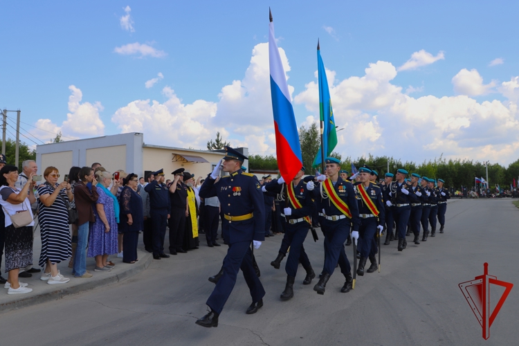 Руководство Управления Росгвардии возложило цветы к рязанскому памятнику «Знамя и честь» на Богородском кладбище 