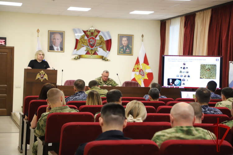 Росгвардейцы Рязани приняли участие в круглом столе «Семья как опора государства»