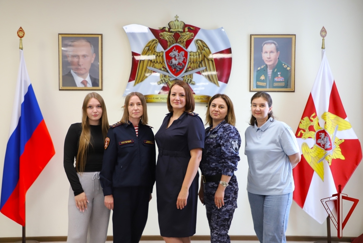 Специалисты финансово-экономической службы Росгвардии отмечают профессиональный праздник
