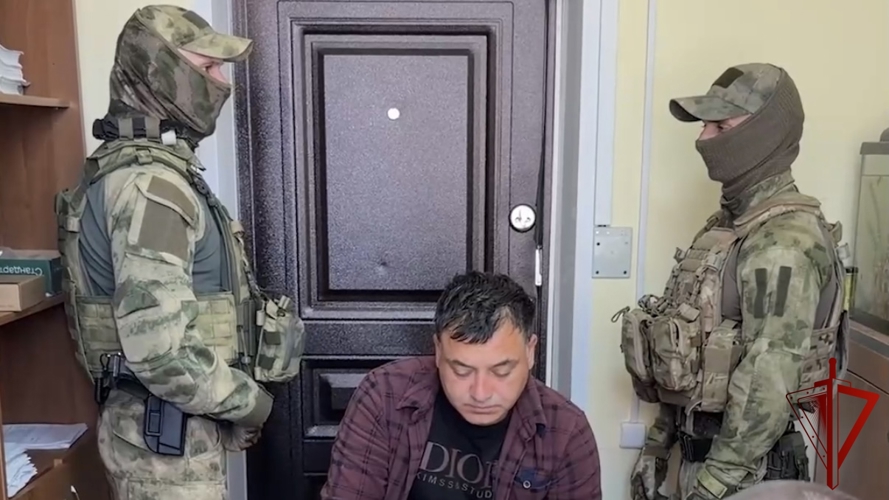 При силовой поддержке ОМОН житель Касимовского округа лишён гражданства Российской Федерации за нарушение законодательства